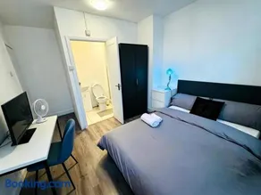 The Heath Haven- Morden 4 Bedroom House Near Station High Street, Free Parking WiFi - Image 5