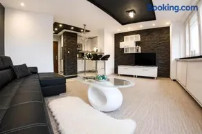 Black & White Komfortowe Apartamenty 2 km od Centrum - Image 1