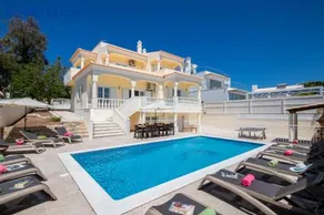 Villa Casa Castelo - Refúgio com piscina aquecível e BBQ na Galé, Albufeira - Image 2