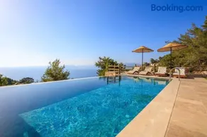 Unique Sea View VILLA - Image 3
