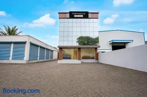 Super Townhouse Chakan Corporate Homestay Formerly New Royal Inn - Image 1