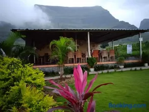 Salher Fort Camp Agrotourism - Image 1