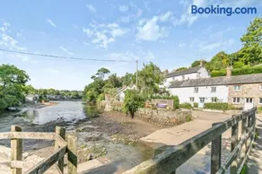 3 Bed in Helford oc-dowrpe - Image 1