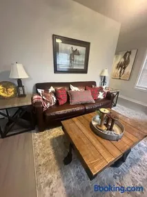 The Birchwood - At Twin Pines-Walk to the Lake! - Image 1