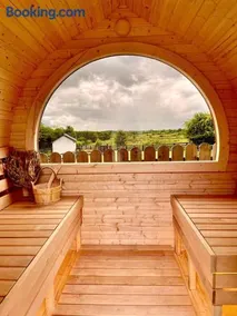 Heather Cottage and Shepherds Hut - Image 5
