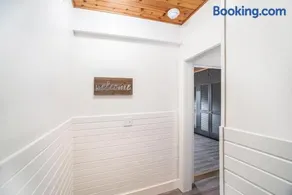 Center Suite B - Image 4