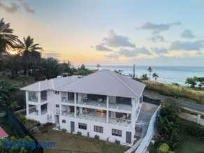 Cove Holiday Apartments - Image 2