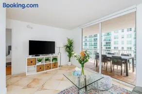 Amazing 2 BR APT at Brickell, Free Parking - Image 3