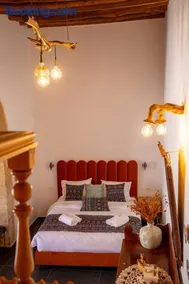 Camarada Boutique Traditional House - Image 3