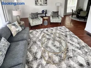 Modern Downtown ATL Retreat - Image 2