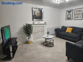 My Holiday Home -2 Bed House-Free Parking - Image 5