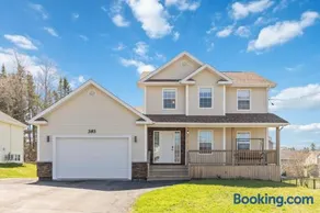 Spacious 4BR Family Retreat w- Game Room 10p - Image 3