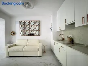 El Jardín de María Luisa Suites - Image 3
