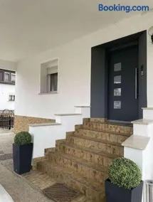geräumige 4 Zimmer Wohnung mit Balkon - Image 3