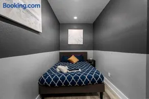 Spacious Galleria Apartment with Free Park - Image 4