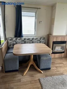 Beautiful 2 bedroom caravan , Leysdown - Image 3