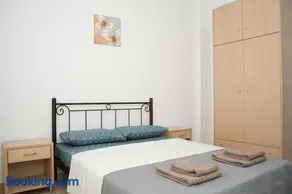 PAVLOS Apartment in Katerini Parking - Image 3