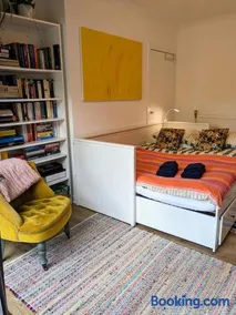 Private room with terrace and free parking - Image 3
