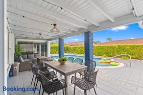 Chicago Vibe Heated Pool 5BR 2BTH - Image 1