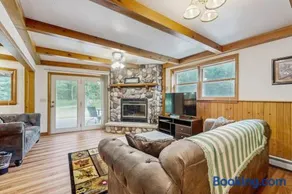 Rustic Woodland Retreat- Unit A - Image 3