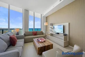 Beautiful Beachfront Penthouse - Image 4