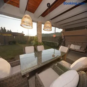 Villa ELi - Luxury Nature Getaway - Strategically located for Beach Exploration - Onsite Power for Electric Vehicle - Image 1