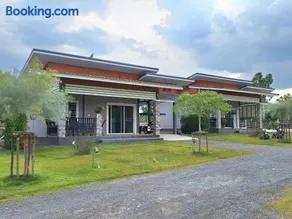 บ้านน้ำผึ้งโฮมสเตย์ Pool & Garden - Image 3