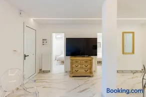 Forty-Two Bright 2-Bedroom Retreat in Molaoi - Image 2