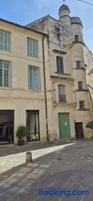 La Tour des Songes Place Dampmartin Uzès - Image 2