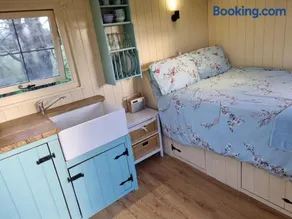Delilah the shepherd's hut - Image 4