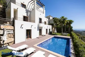 Luxury 4BR Villa - Benahavis Hills & Country Club - Image 1