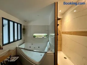 Love Room Loft Spa logement entier balneo et coin exterieur - Image 4