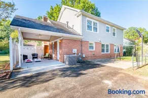 Centrally Located Spacious Abode - Image 2