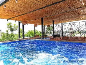 Bungalow Romántico con Jacuzzi Privado y Terraza con Vista - Image 2
