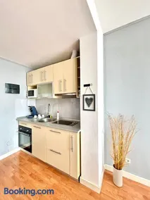 Cosy Modern Place - Image 1