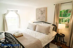 5-star Renovated 3BR Home & Backyard Deck near SU & Hospitals - Image 1