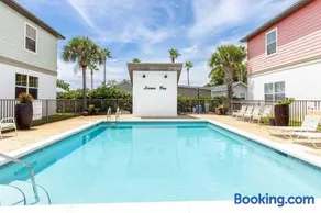 Walk to Beach - Golf Cart - Pool - Air Hockey - BBQ - Image 2