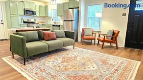 Charming & Stylish in Mid-Town - Image 1