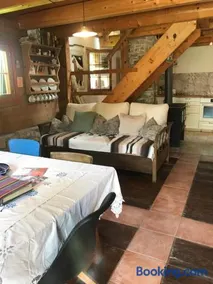 Getreidekasten auf einer Lamafarm - Image 5
