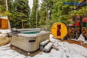 Mountain lodge with hot tub game room and home theater - Image 2