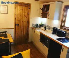 The Owls Rest Shepherds Hut Hethel - Image 3