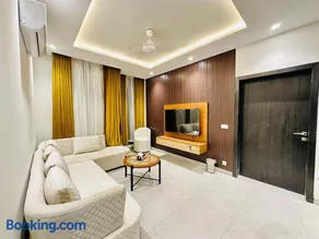 Luxury 1-Bed and 2-Bed Gulberg V - Image 1