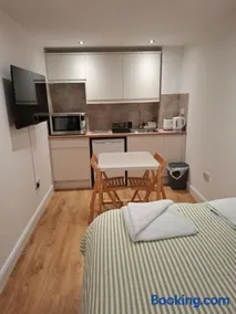 The Greenwood Guest Room - Image 5