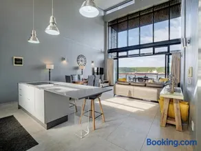 Point Bay - Super Stylish for Less - Image 2