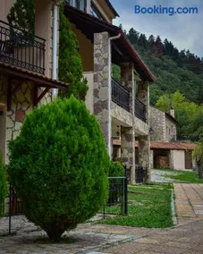 Muntenia Inn Apartments and Suites - Image 3