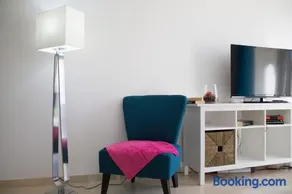 Cozy Apartment with Garden - Image 3