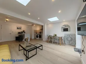 Gated 4 Guests House Free Parking - Image 3