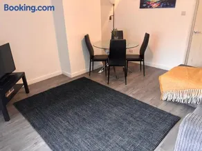Three bed house in Wolverhampton - Image 1