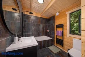 Rushbrook Log Cabin with sauna - Image 1