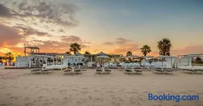 ### Appartamenti sulla SPIAGGIA al POETTO ### - Image 1